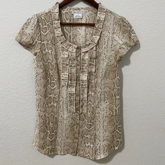 Van Heusen Studio Blouse Top Womens Size XS Short Sleeve Button Up Animal Print - Picture 1 of 8